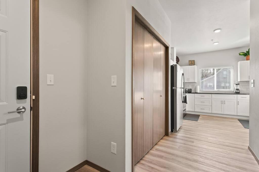 Апартаменты Brand New 2 Bed 2 Bath Near Perry District And Dt Спокан Экстерьер фото