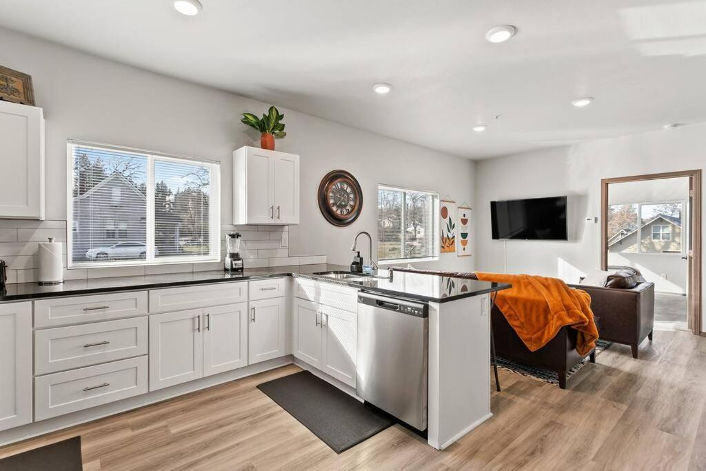 Апартаменты Brand New 2 Bed 2 Bath Near Perry District And Dt Спокан Экстерьер фото